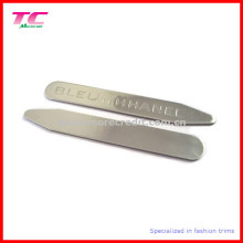 Estancia clásica personalizada del collar del metal del logotipo para las camisas de gama alta de la marca de fábrica (TC-OT1001)